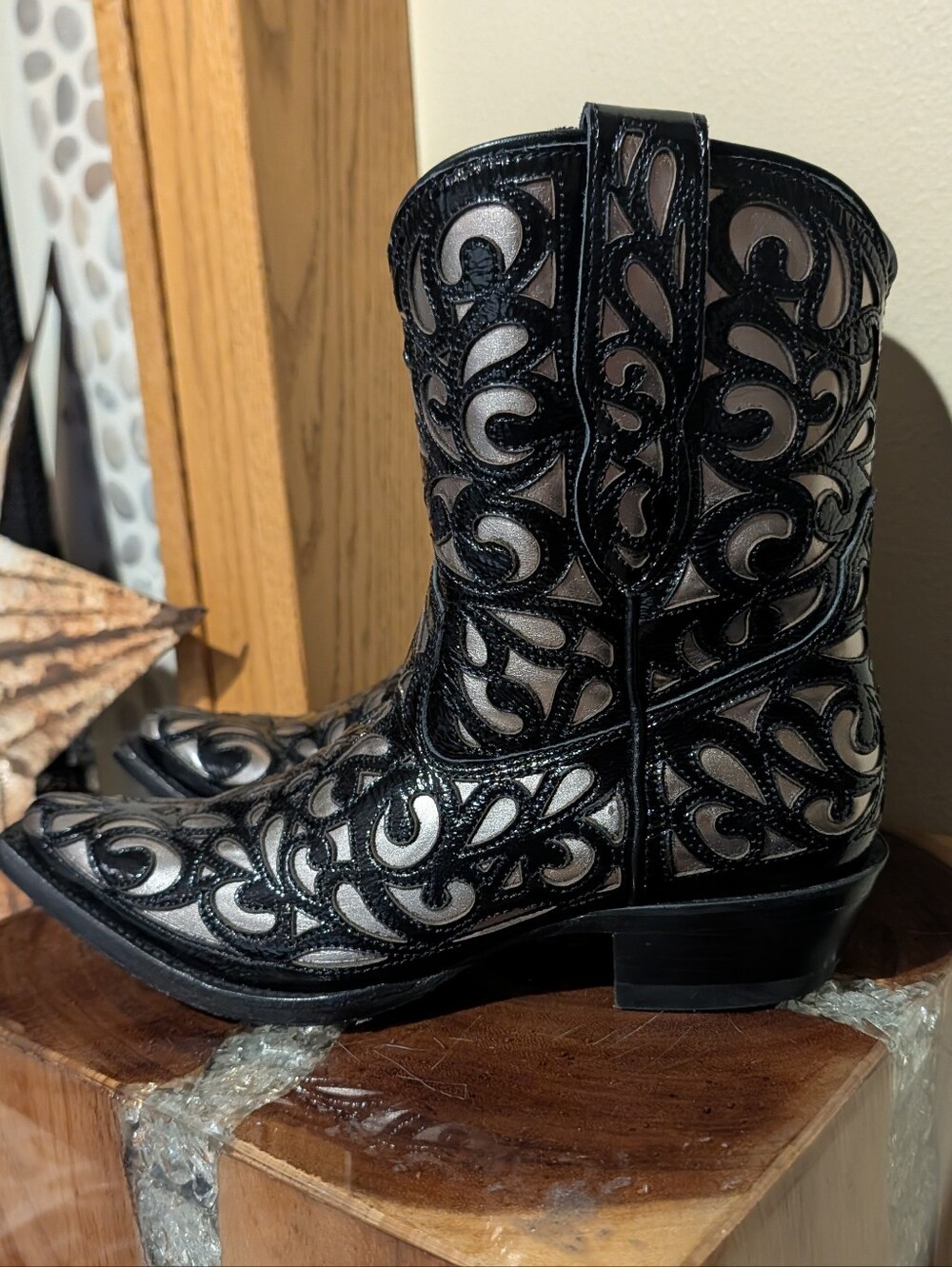 Ariat Valentina Outlay Western Boot in Black/Platinum sz 6 - Picture 5 of 12
